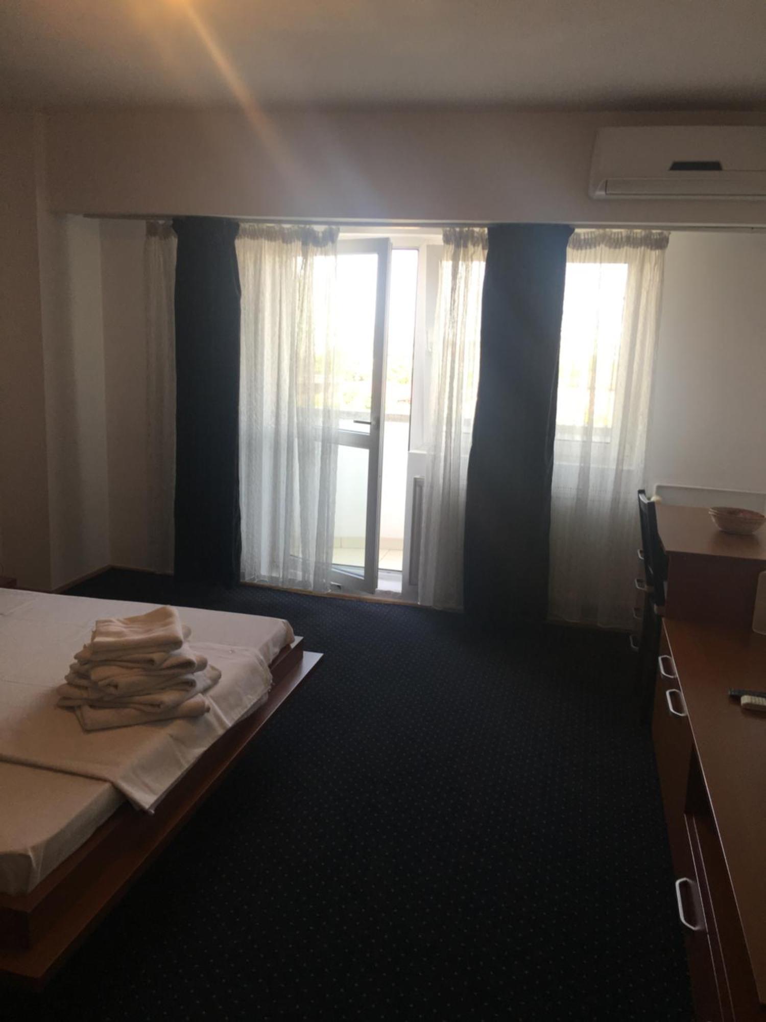 בוקרשט Alba Iulia Square - Apartments And Studios מראה חיצוני תמונה